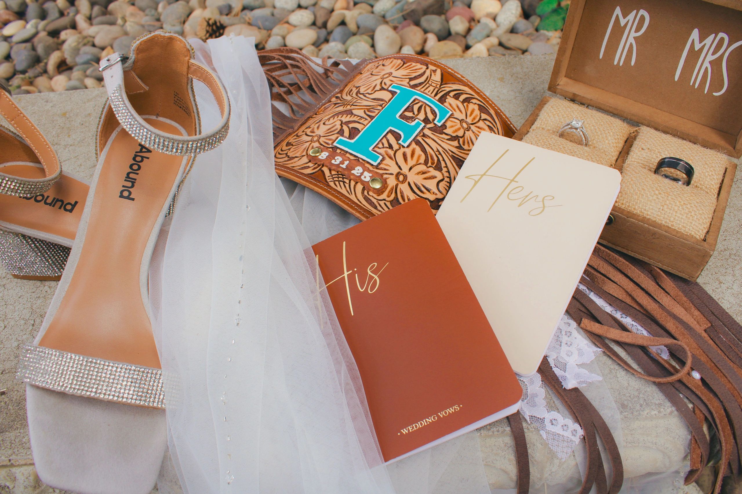 Outdoor wedding ceremony at Stone Ridge Estates in Pasco WA wedding details