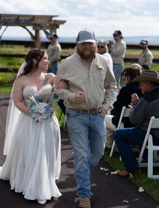 cute couple just married stone ridge estates wedding venue tricities wa