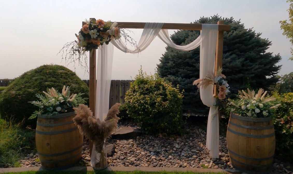 Wedding Arch Pampass grass wedding decor stone ridge estates wedding venue event space pasco wasington
