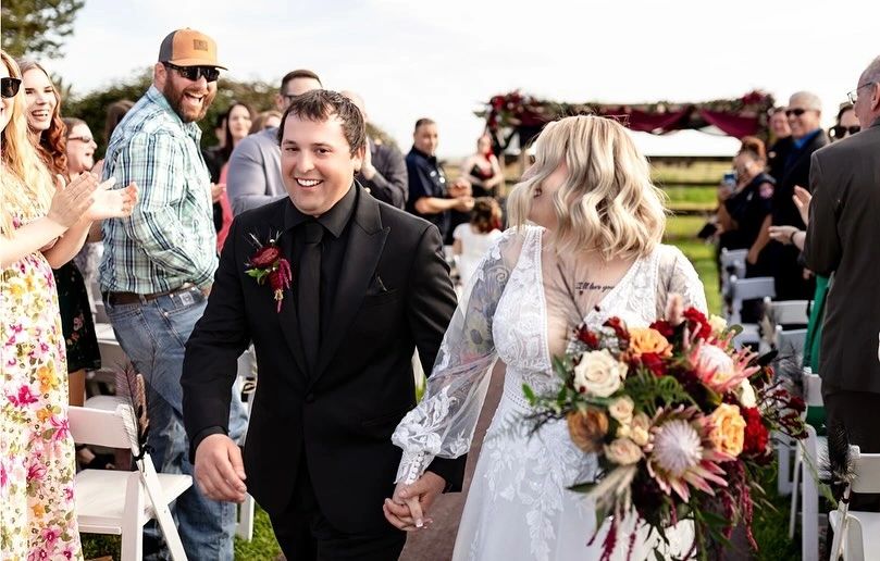 Jordan Kelm Photography spring wedding country venue couple just married outdoors stone ridge estates wedding venue pasco washington