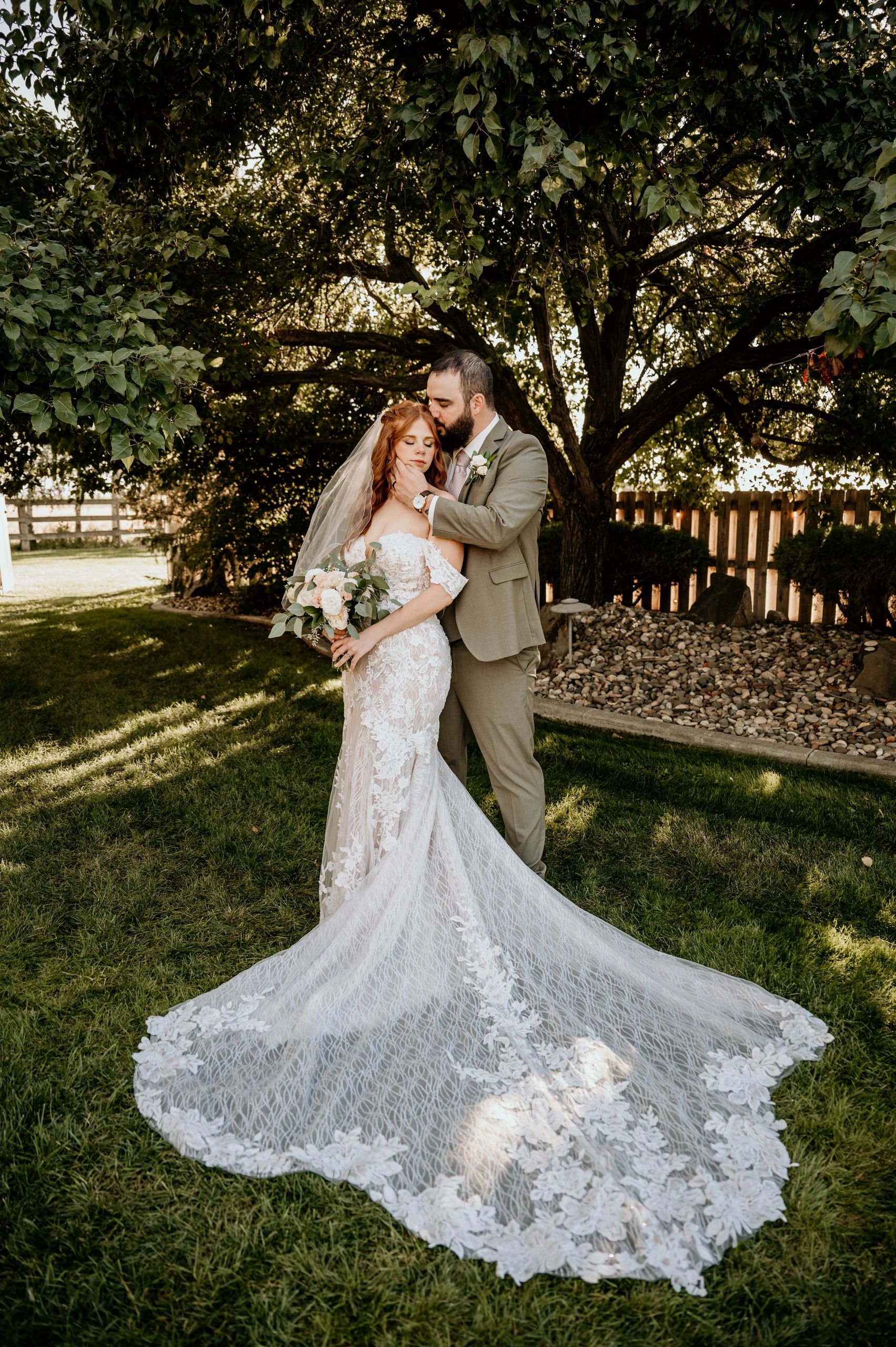 beautiful couple in gardens at stone ridge estates wedding venue pasco washington