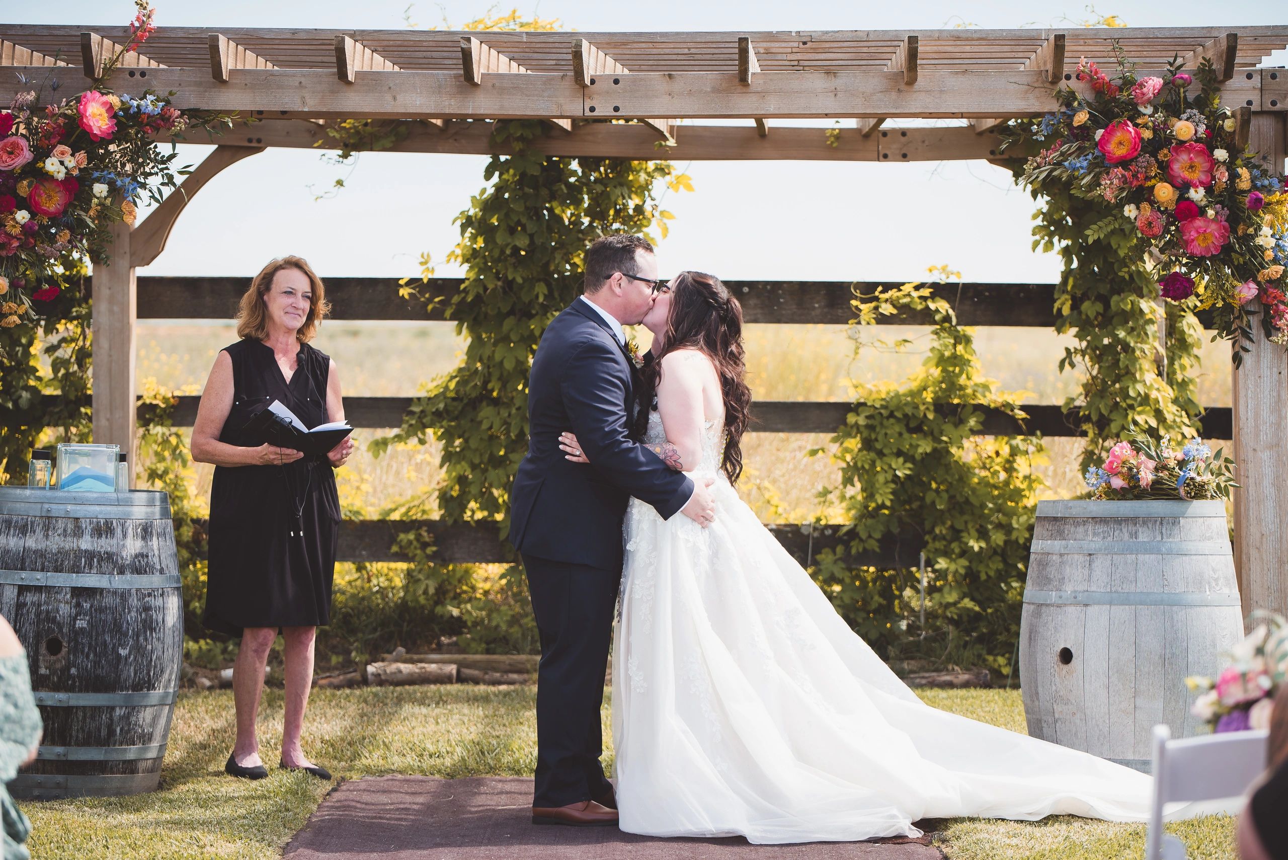 wedding couple just married at stone ridge estates wedding venue in pasco wa in the country wedding outdoor ceremony