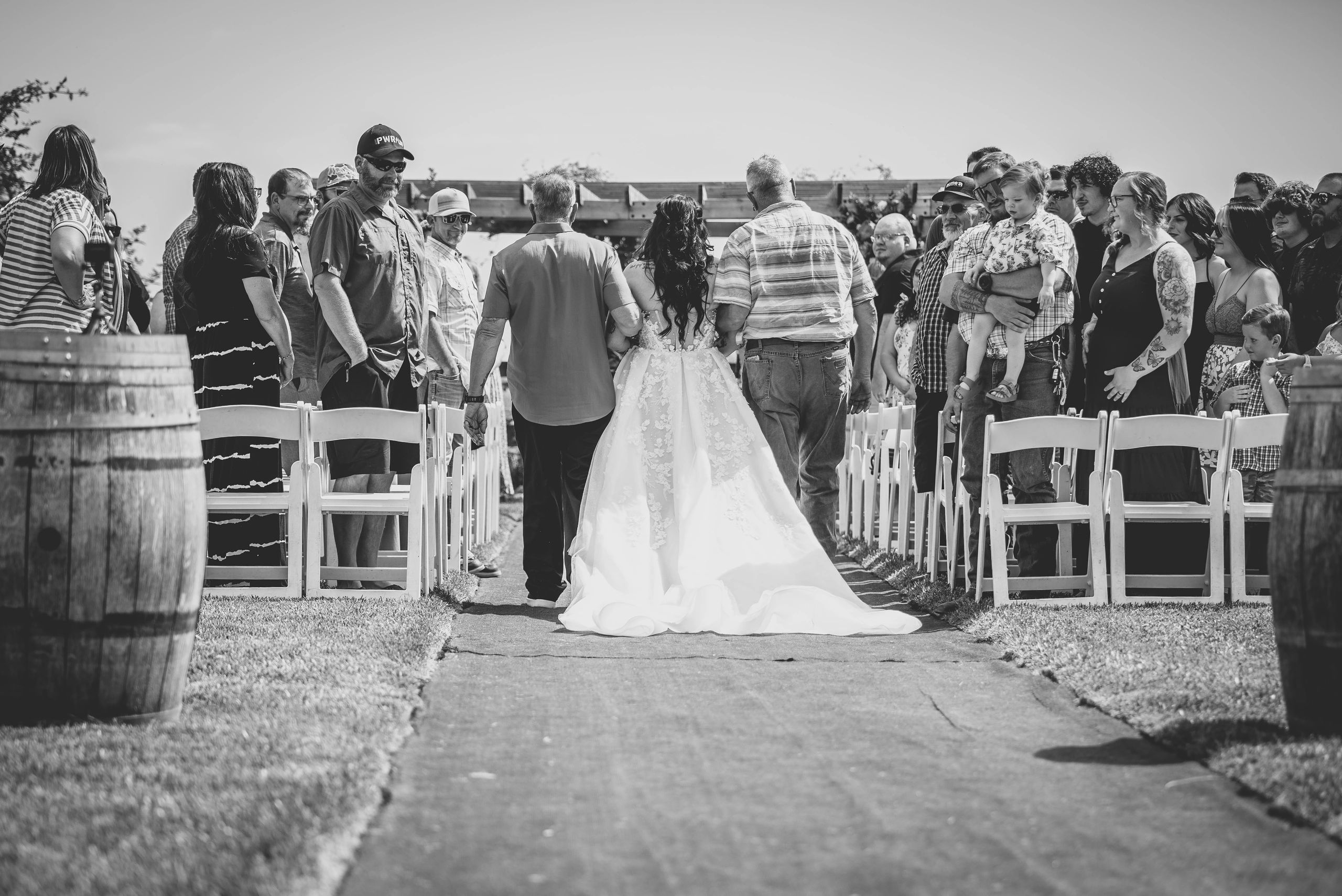 wedding couple just married at stone ridge estates wedding venue in pasco wa in the country wedding pergola