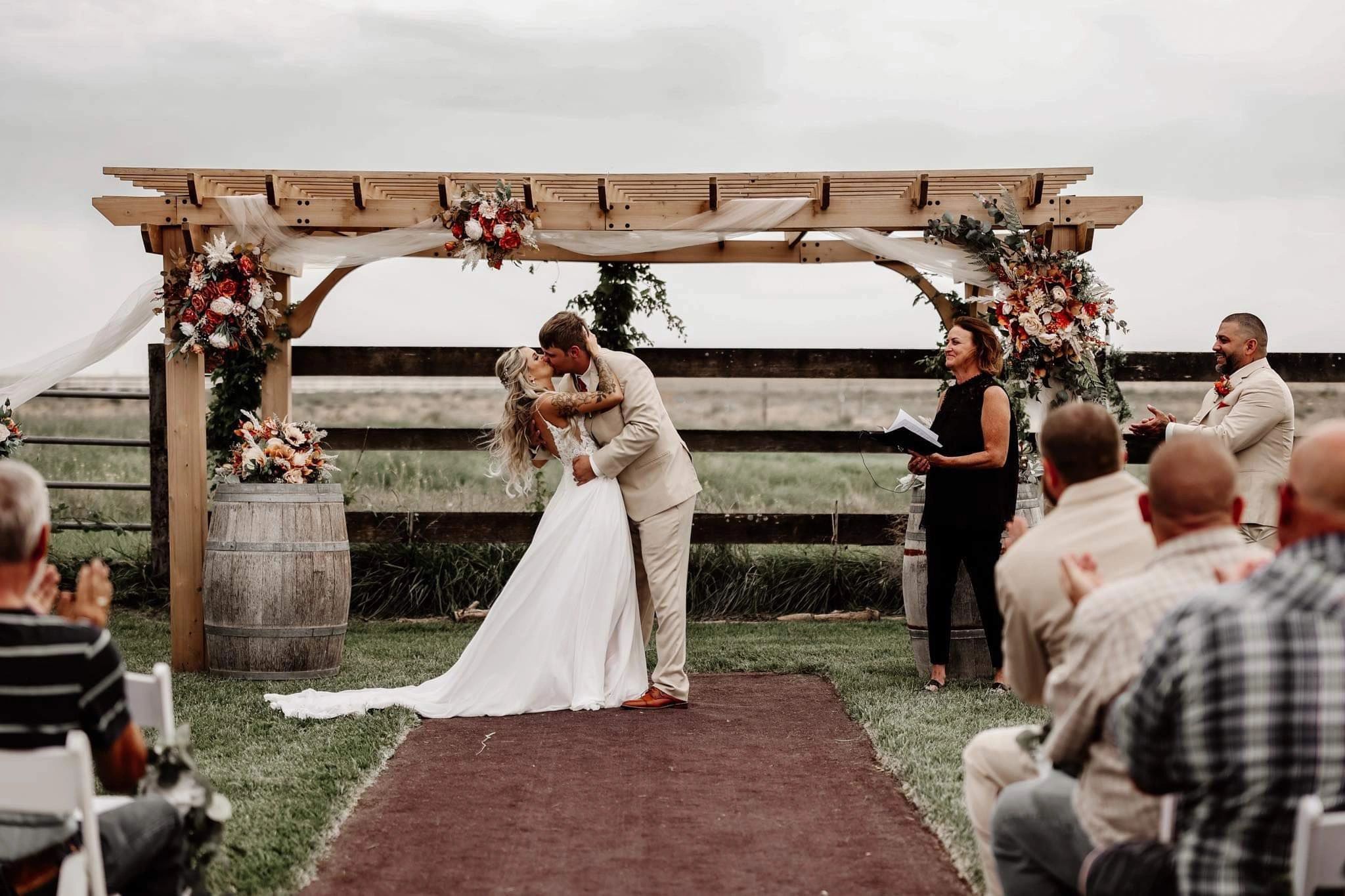 Wedding ceremony at Stone Ridge Estates in Pasco, Washington